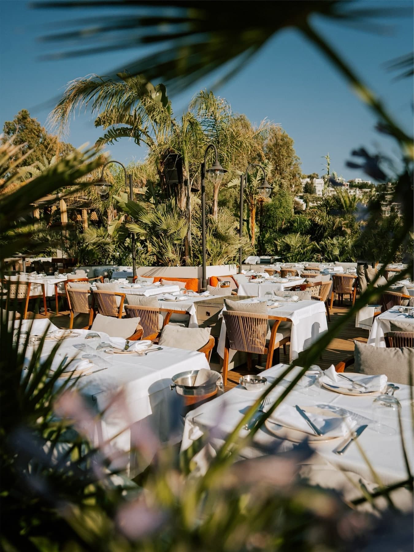 Azur, Yeniköy dining atmosphere