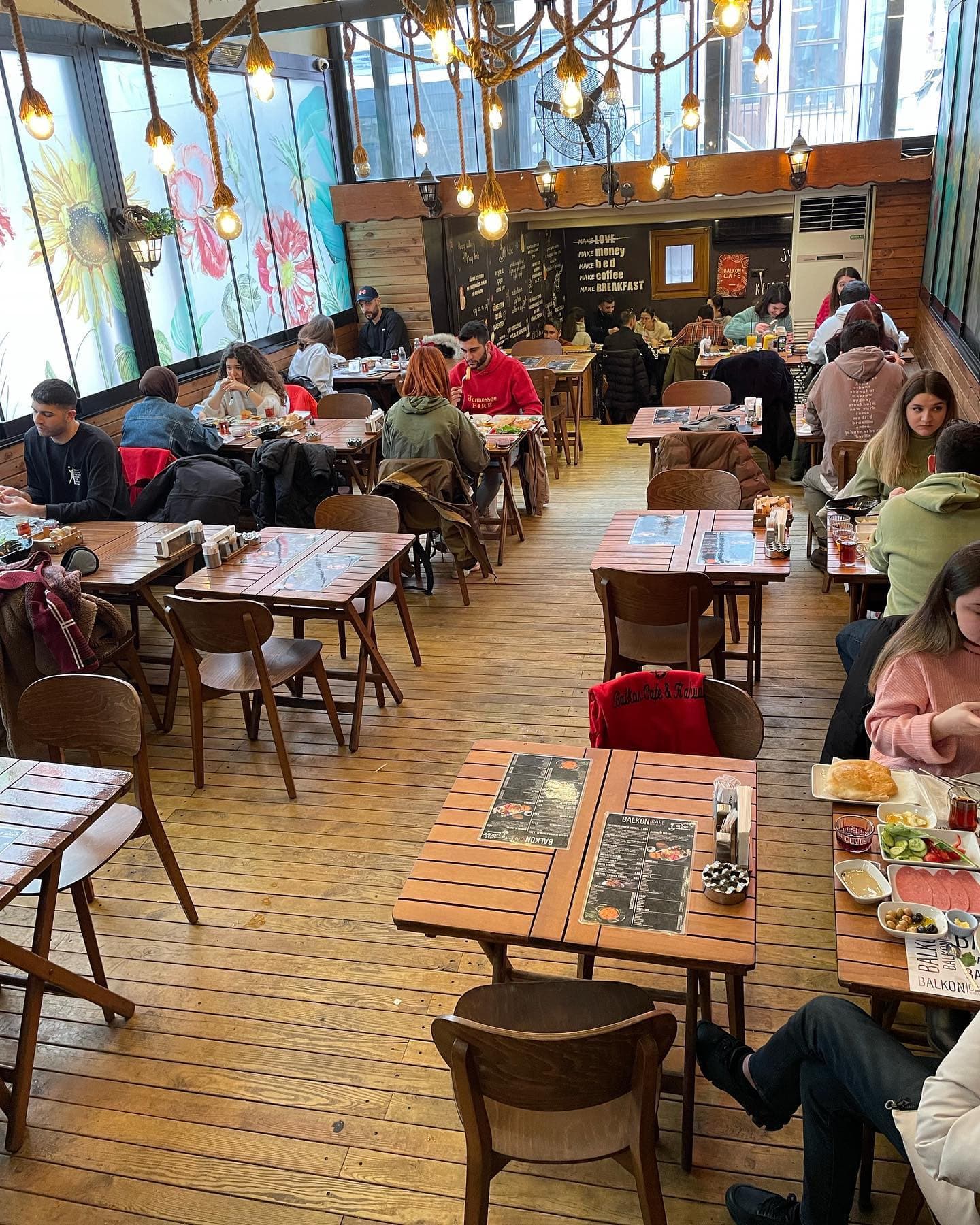 Balkon Cafe Kahvaltı — Sinanpaşa, İstanbul