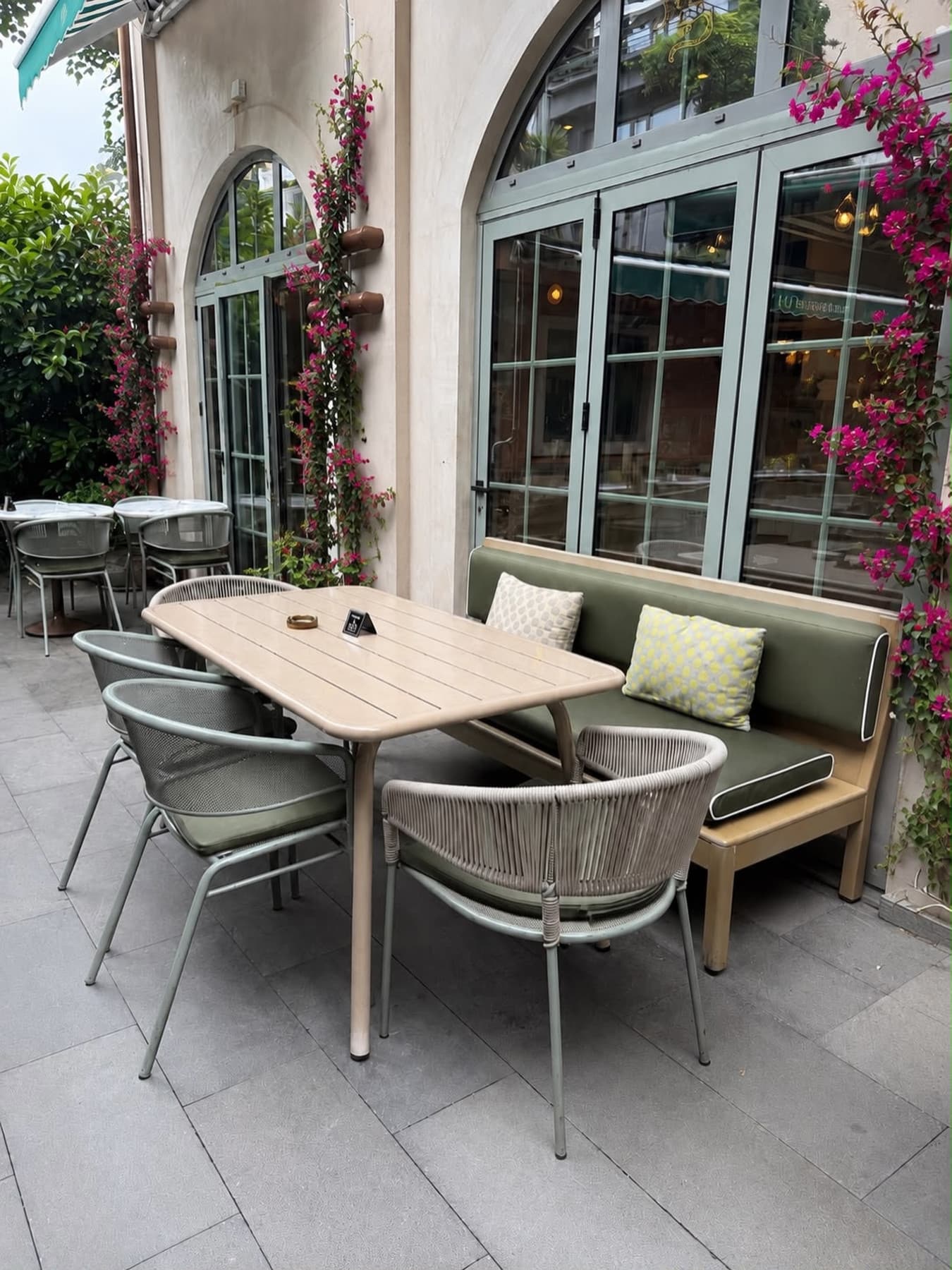 Café Hide dining atmosphere