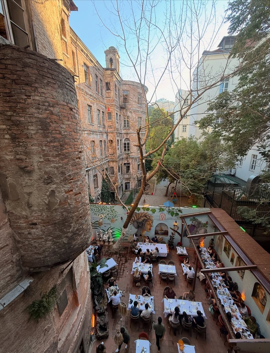 Giardin dining atmosphere