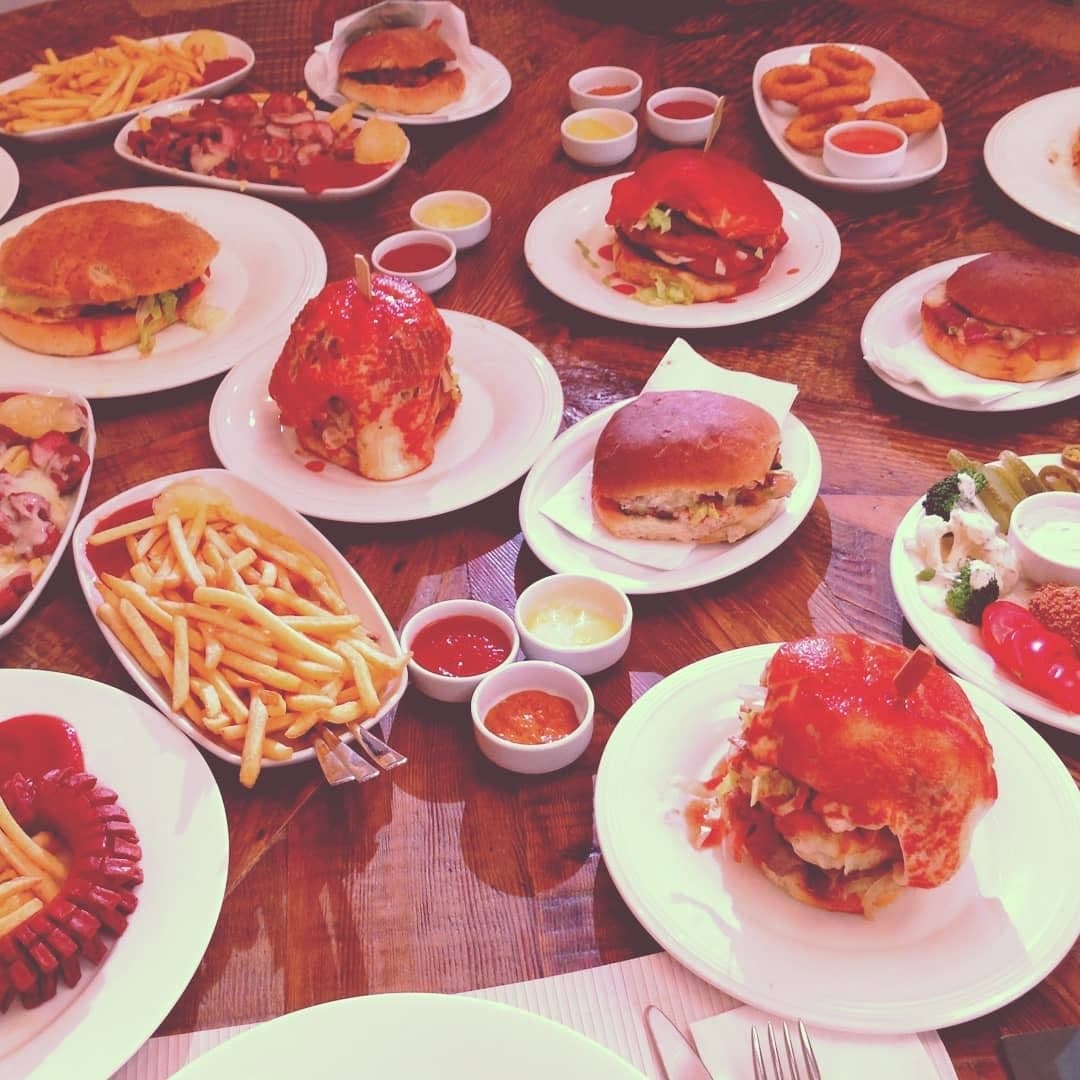 J Burger dining atmosphere