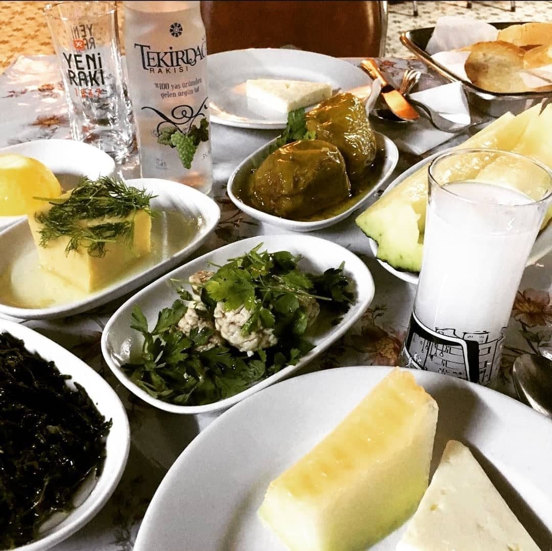 Kur Masayı Madam Despina dining atmosphere