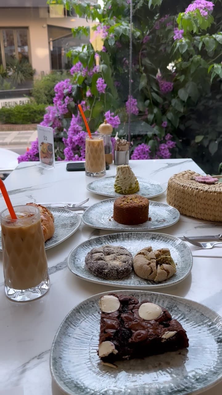 Tarihi Kuzguncuk Fırını dining atmosphere