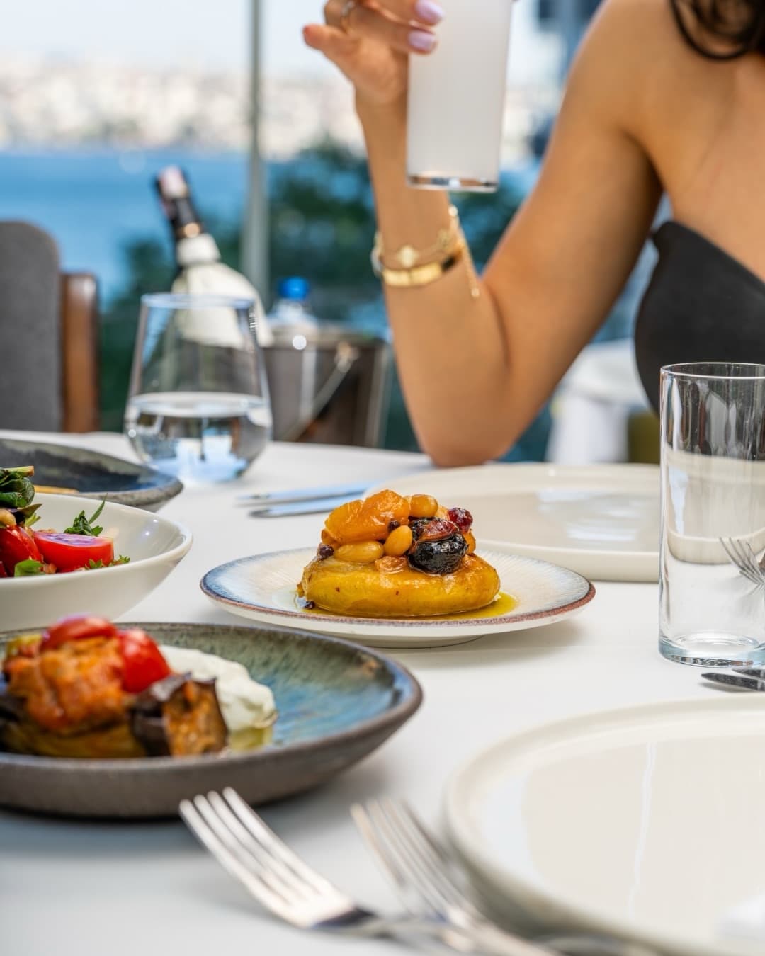 Tere dining atmosphere