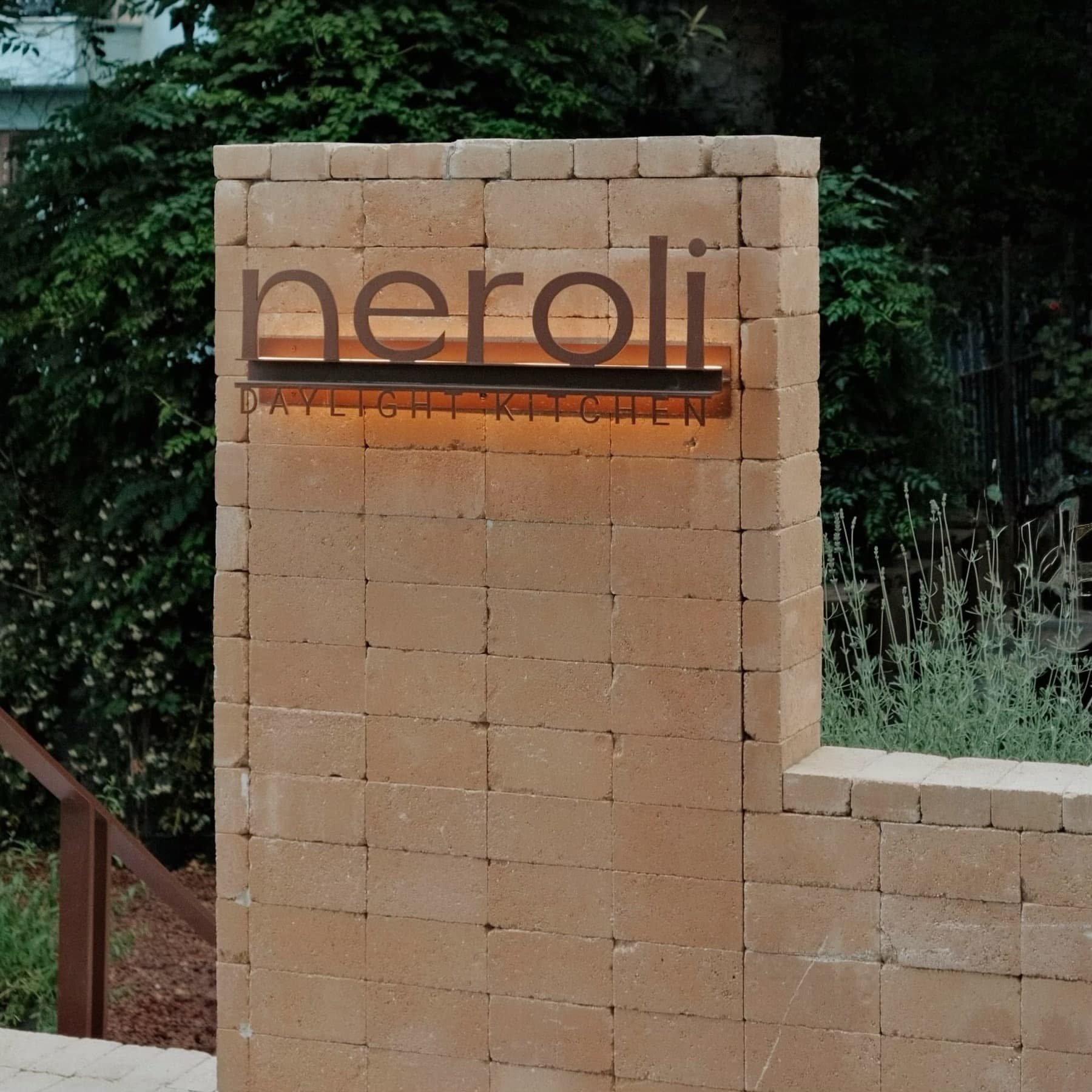 Neroli Daylight Kitchen gallery photo 6