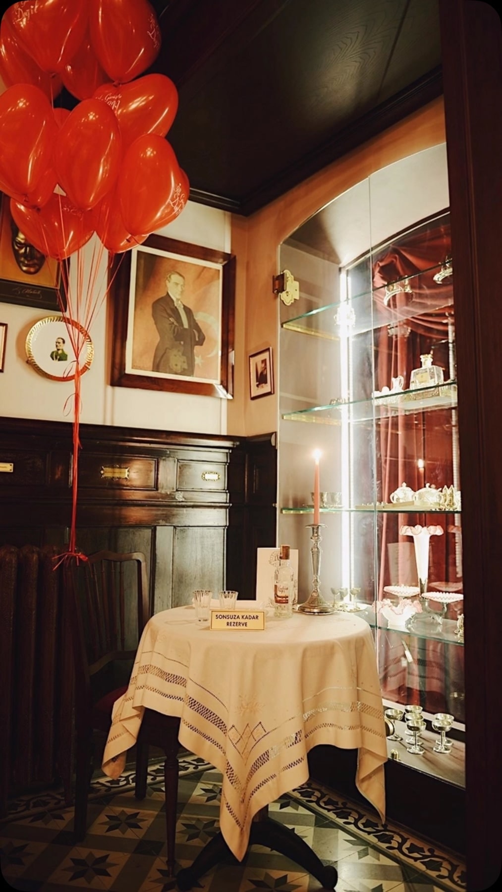 1924 Istanbul: the restaurant interior