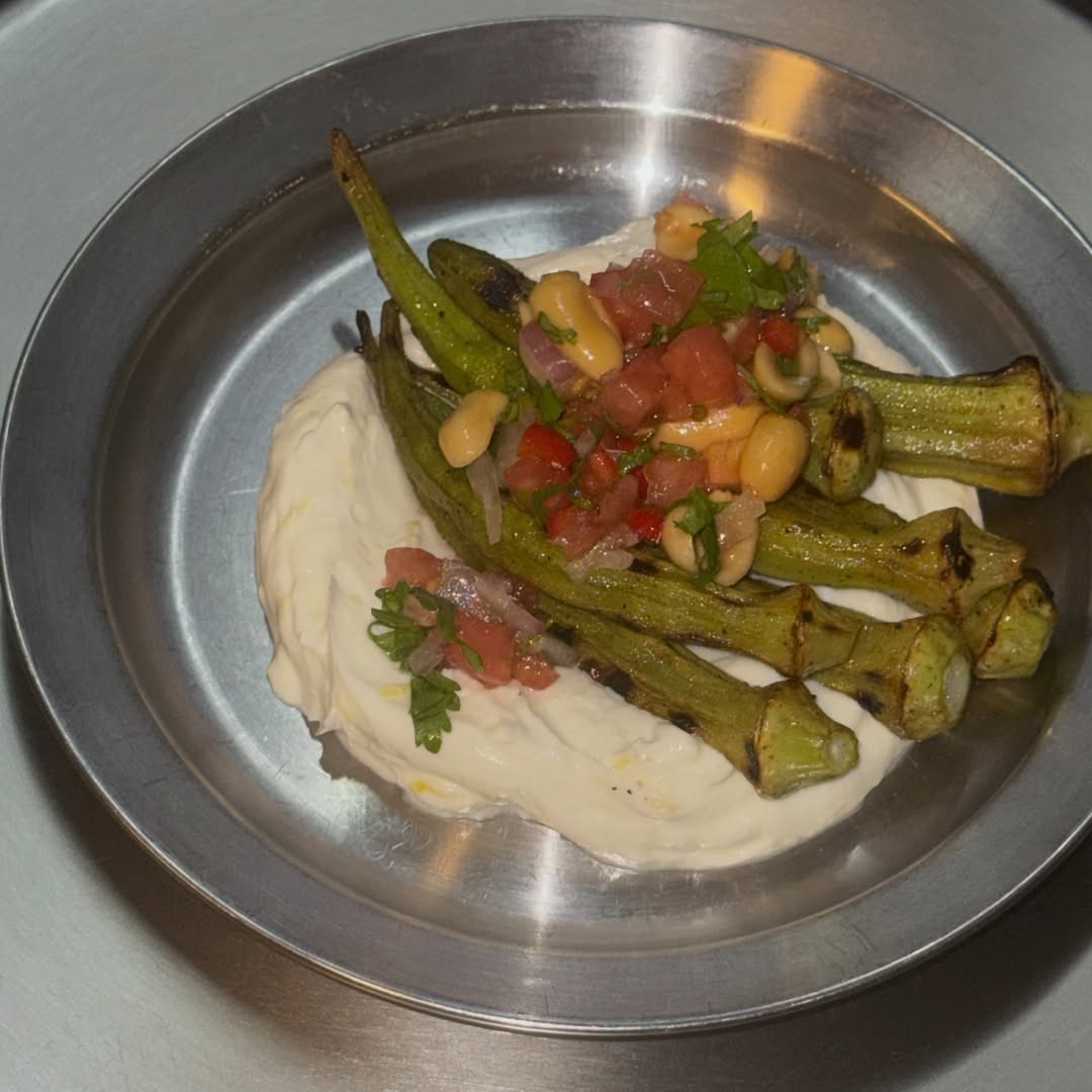 Food and atmosphere at 700 Gram