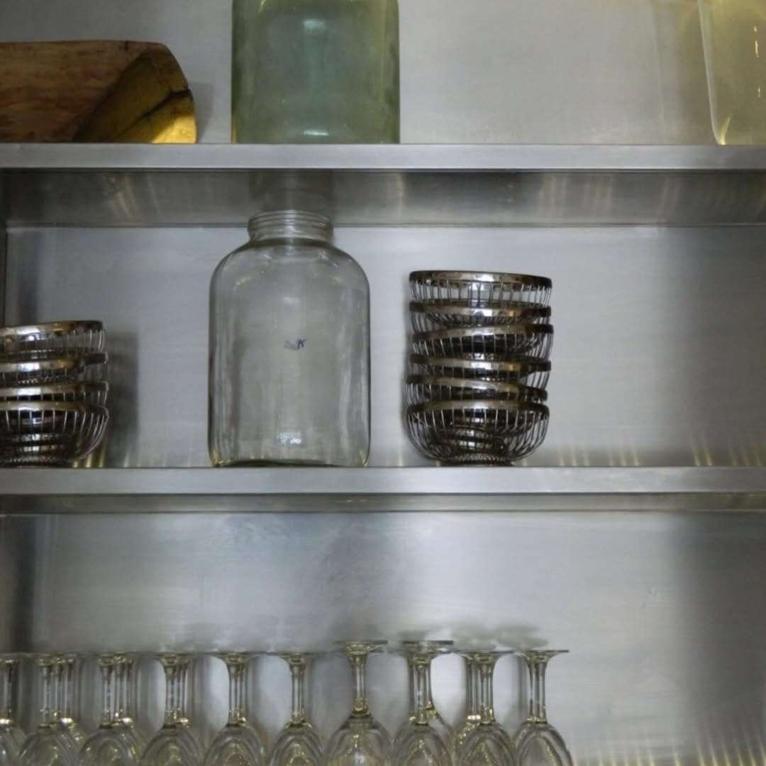 Food and atmosphere at 700 Gram