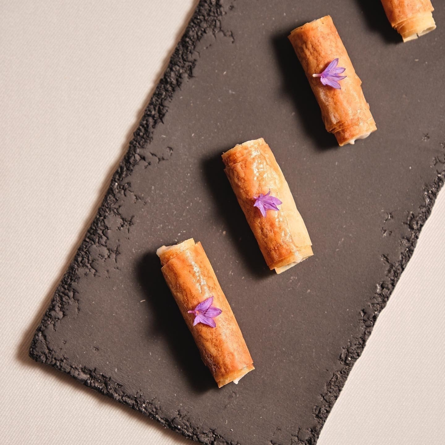 The dining atmosphere at Aheste