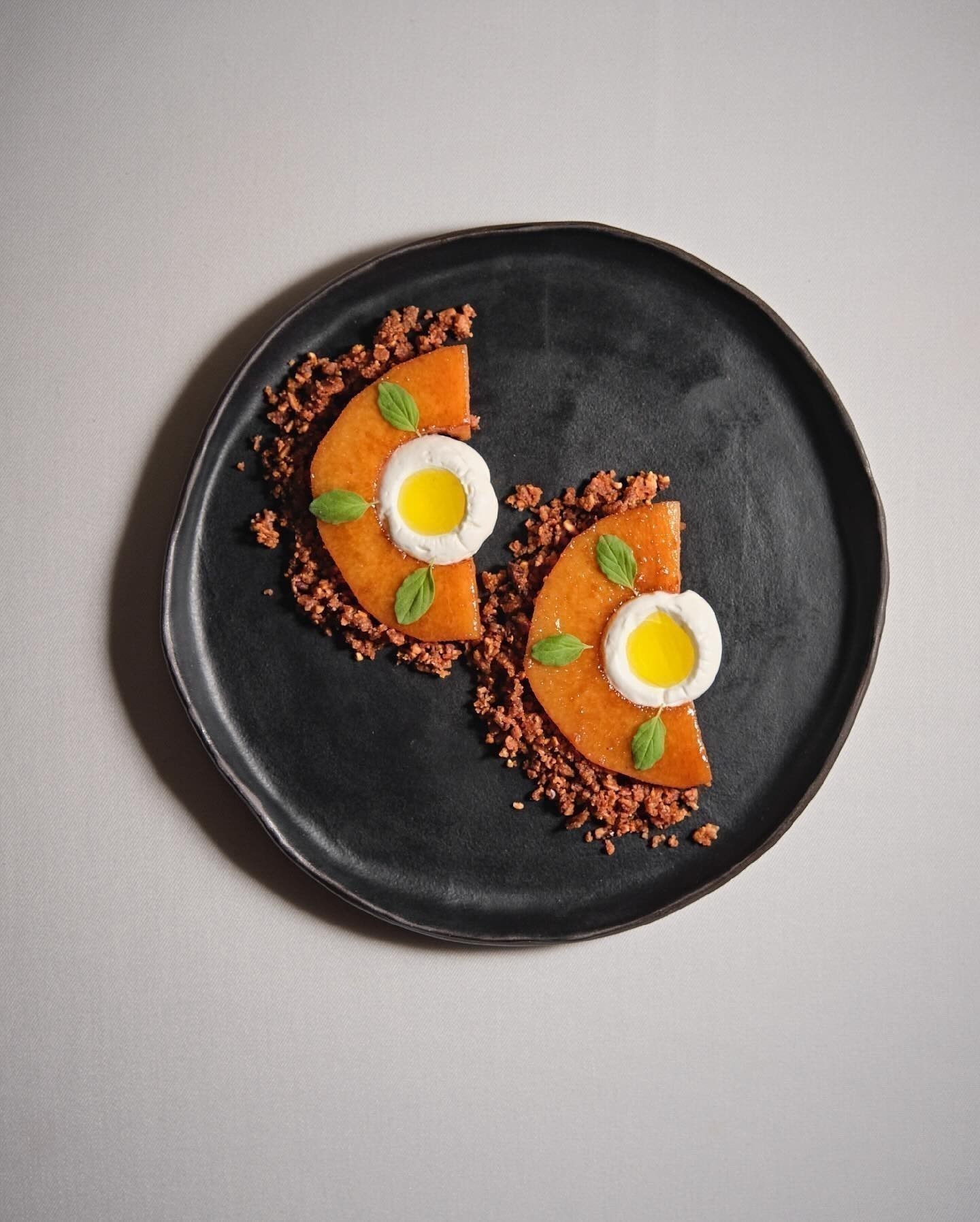 The dining atmosphere at Aheste