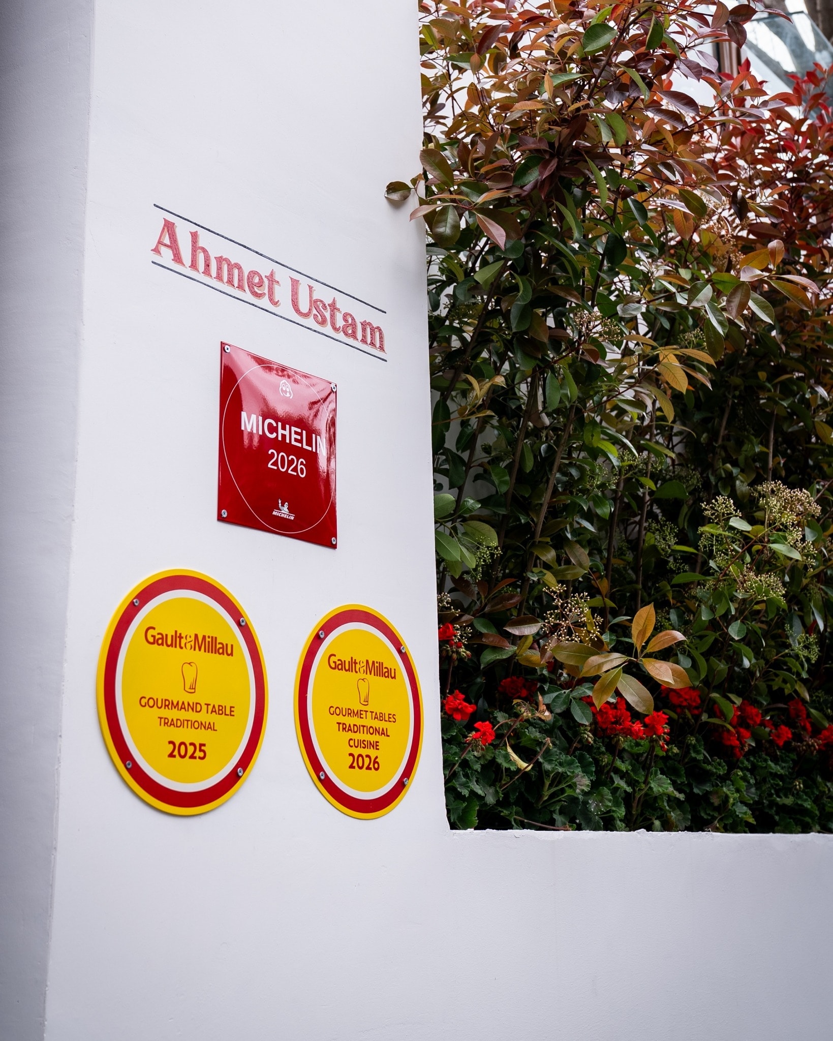 Ahmet Ustam Ocakbaşı restoranının iç mekânı ve atmosferi