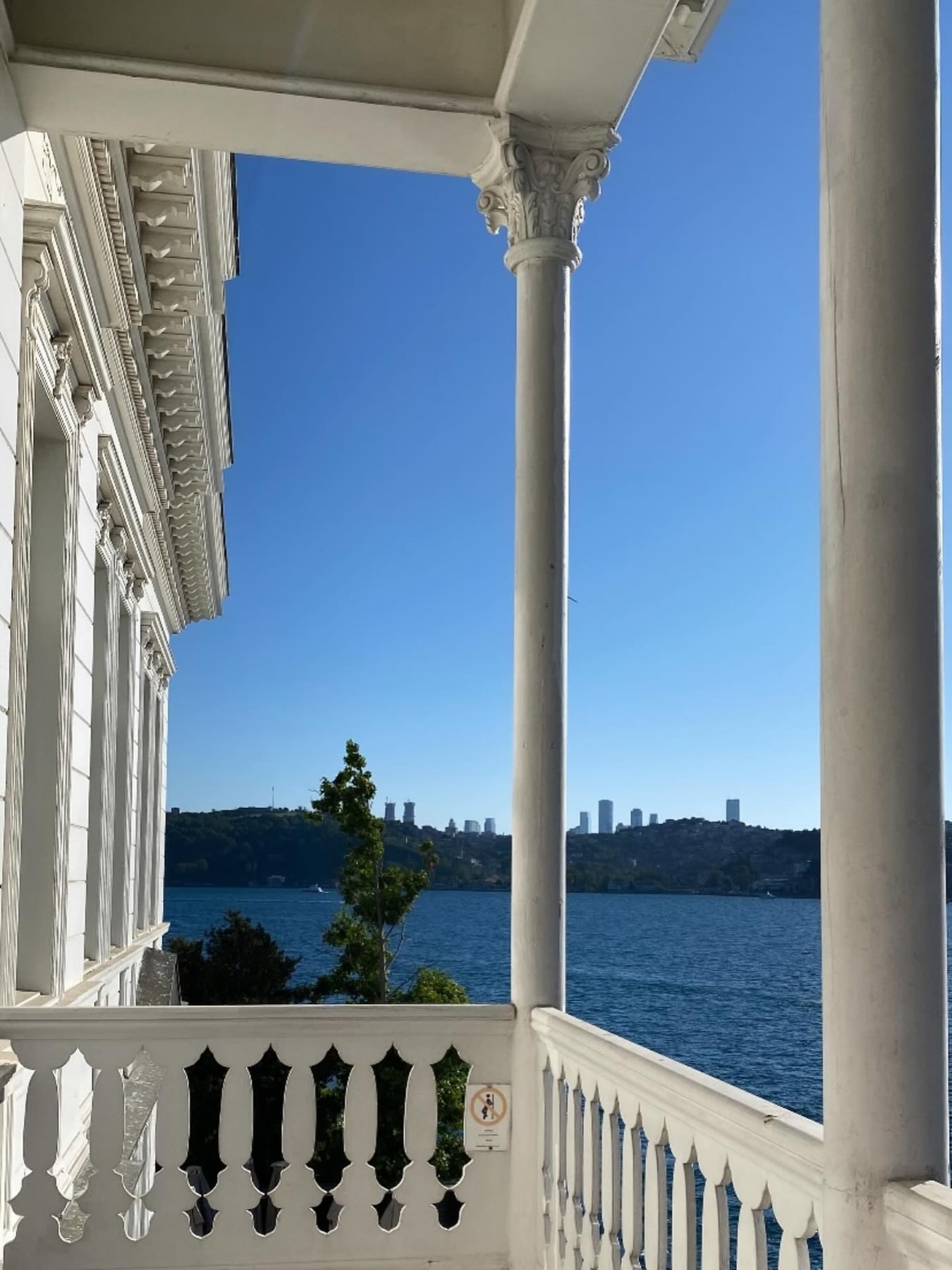 A'jia Restaurant: gün ışığı alan salon
