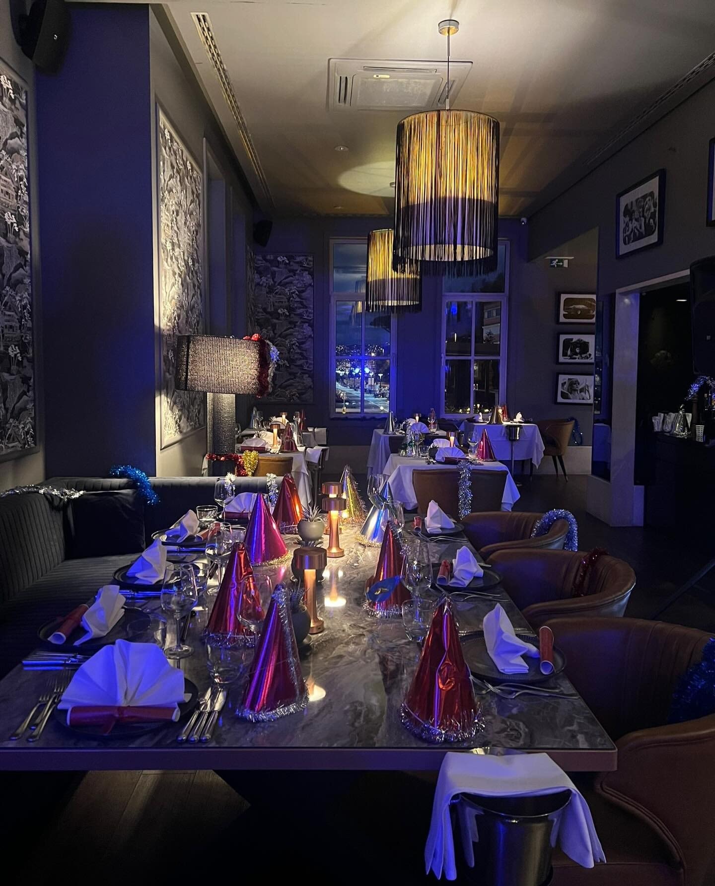 A'jia Restaurant: hazırlanmış servis masaları