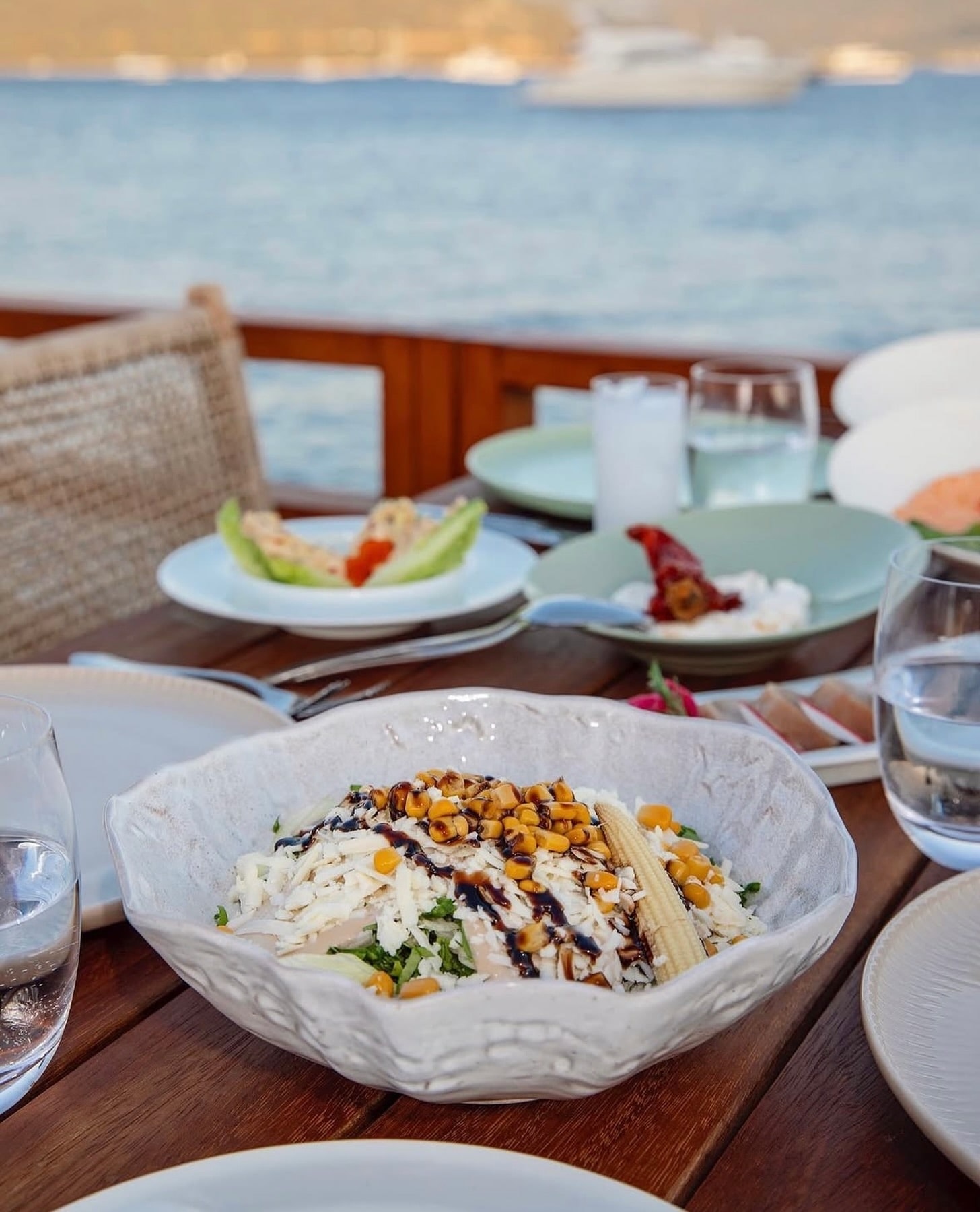 Arnavutköy Balıkçısı: a sharing table