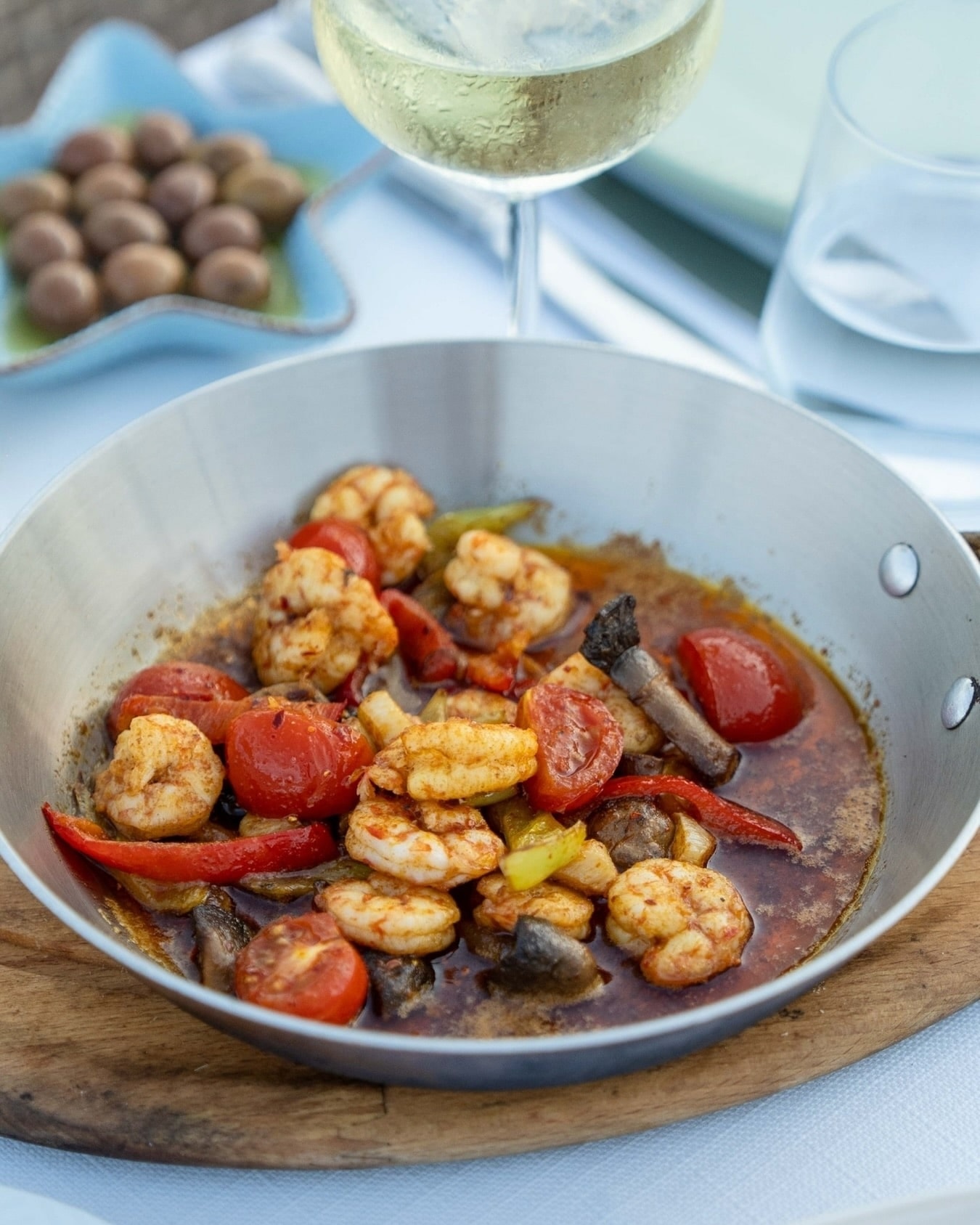 Arnavutköy Balıkçısı: a traditional dish presentation