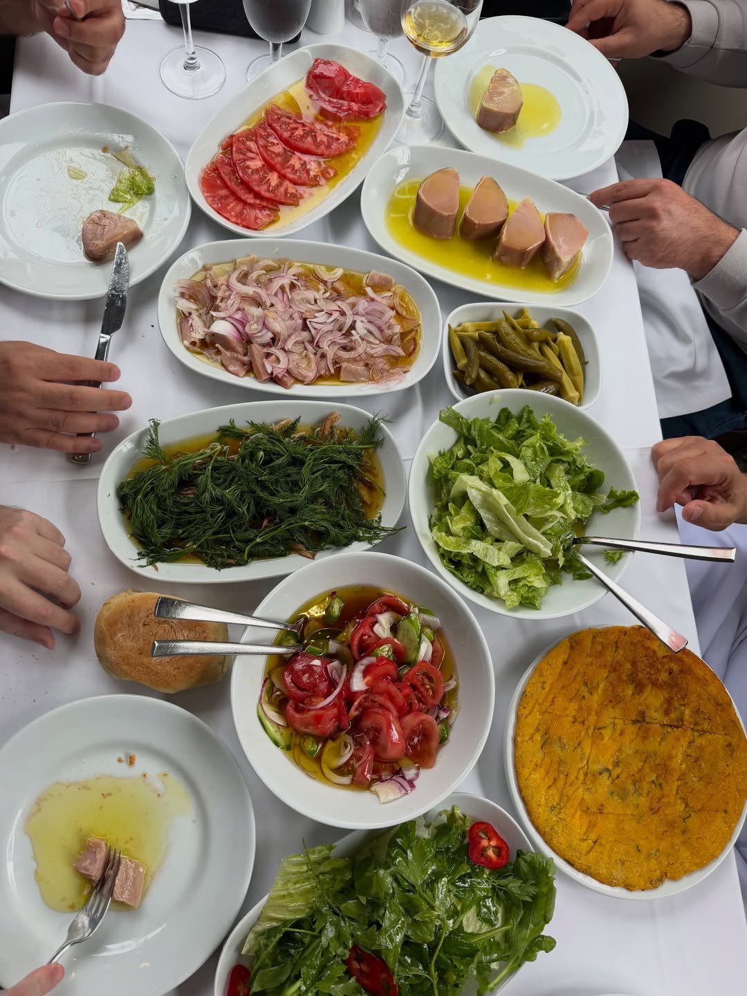 The dining atmosphere at Balıkçı Kahraman
