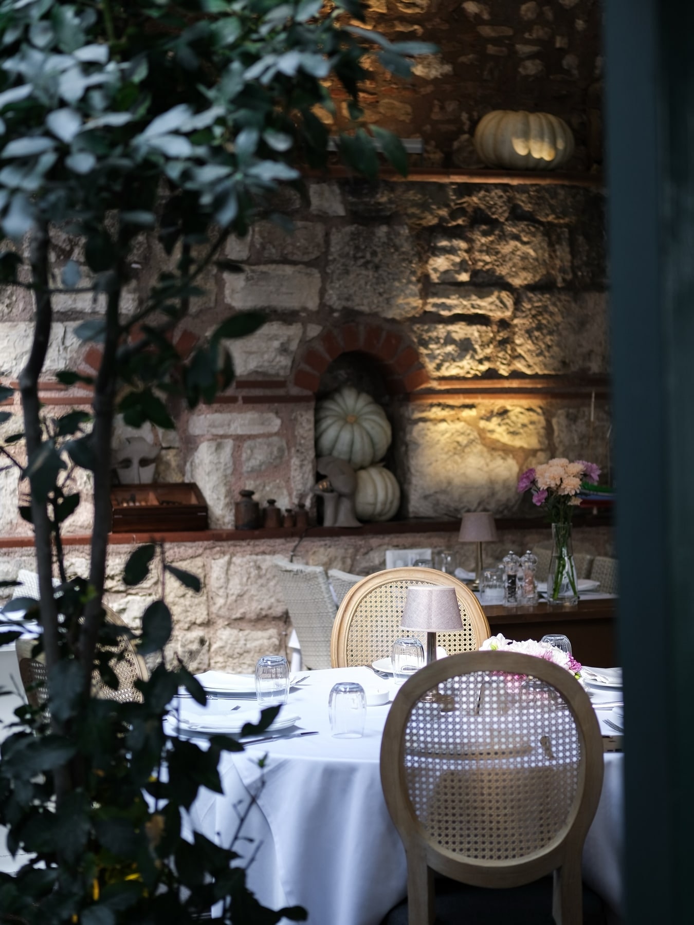 Balıkçı Sabahattin: tables prepared for service