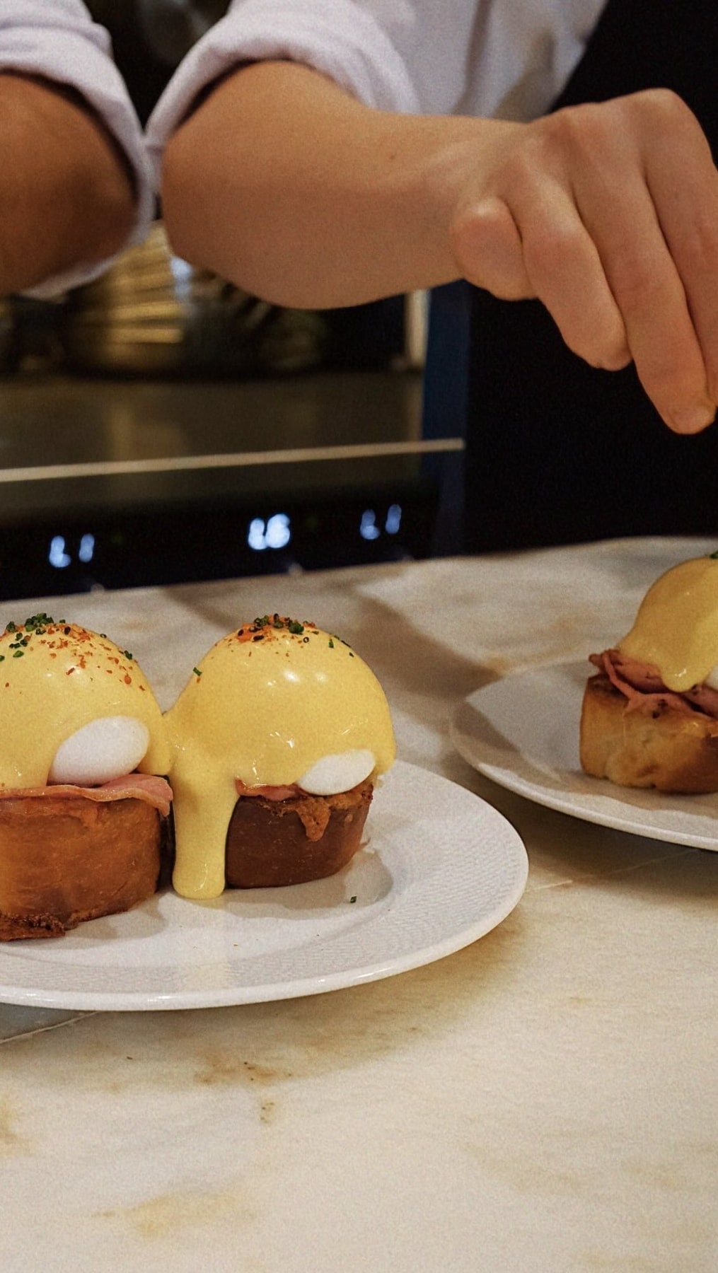 Chefs preparing brunch in an open kitchen in Bomonti