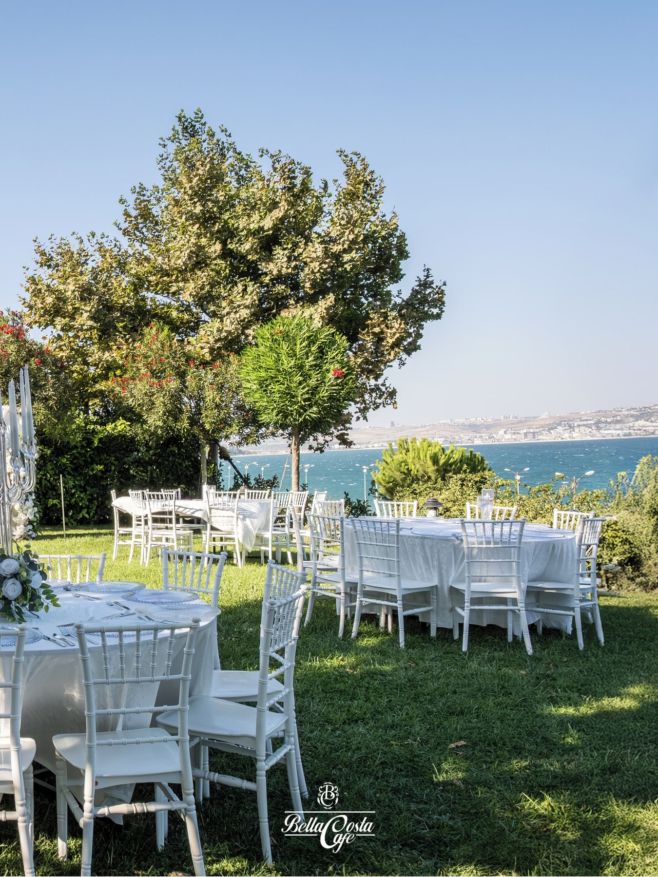 Bella Costa Cafe: yemek salonu ve masa düzeni
