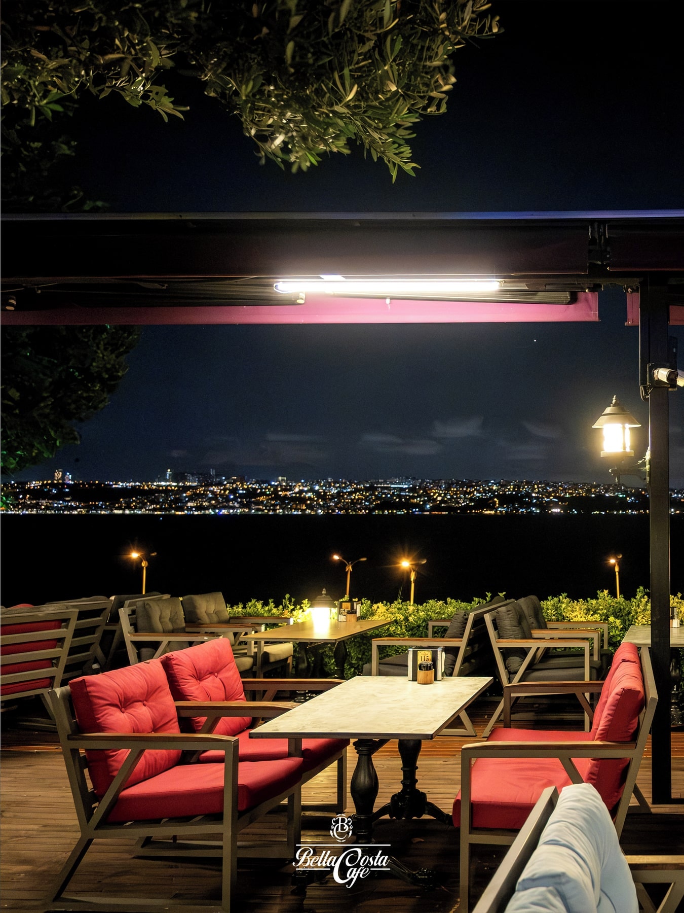 Bella Costa Cafe: gün ışığı alan salon