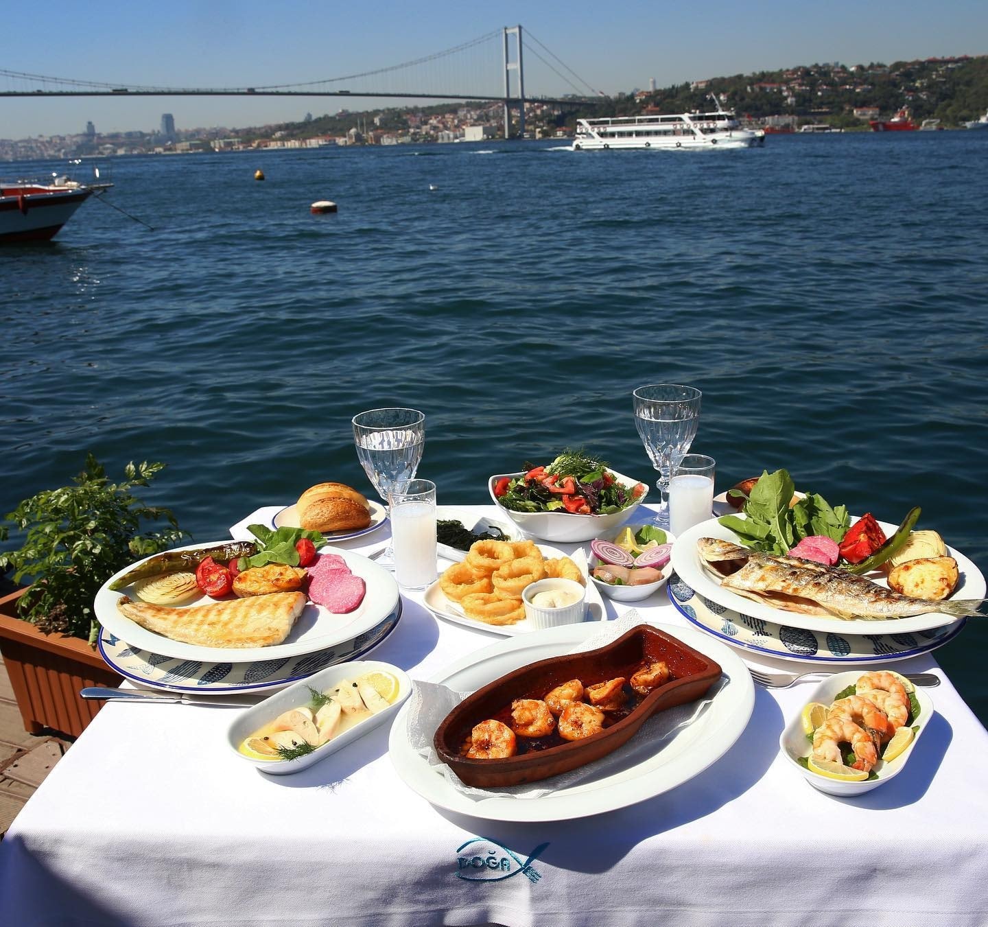Beylerbeyi Doğa Balık: a selection served at the table