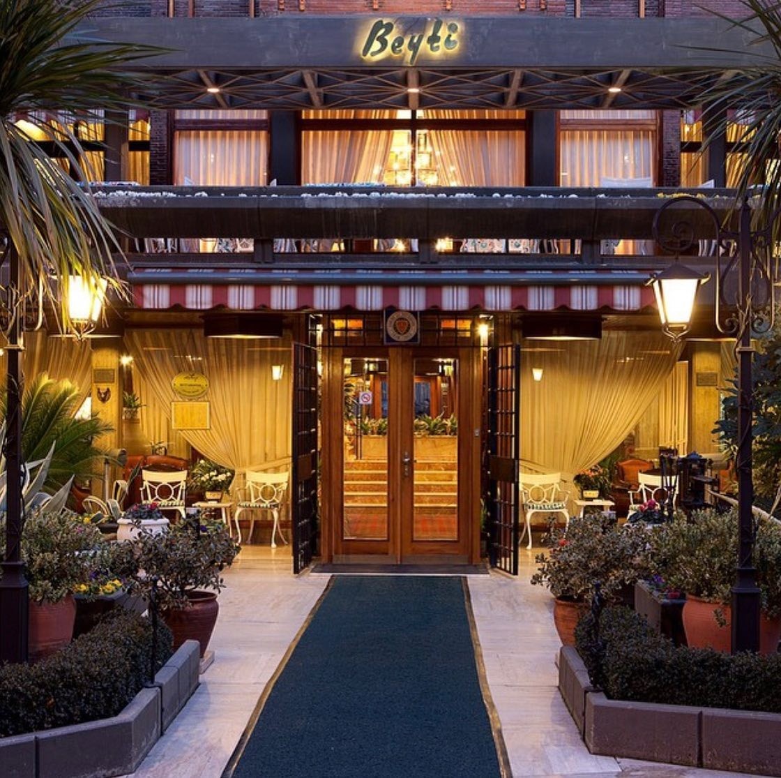 Beyti restoranının atmosferi