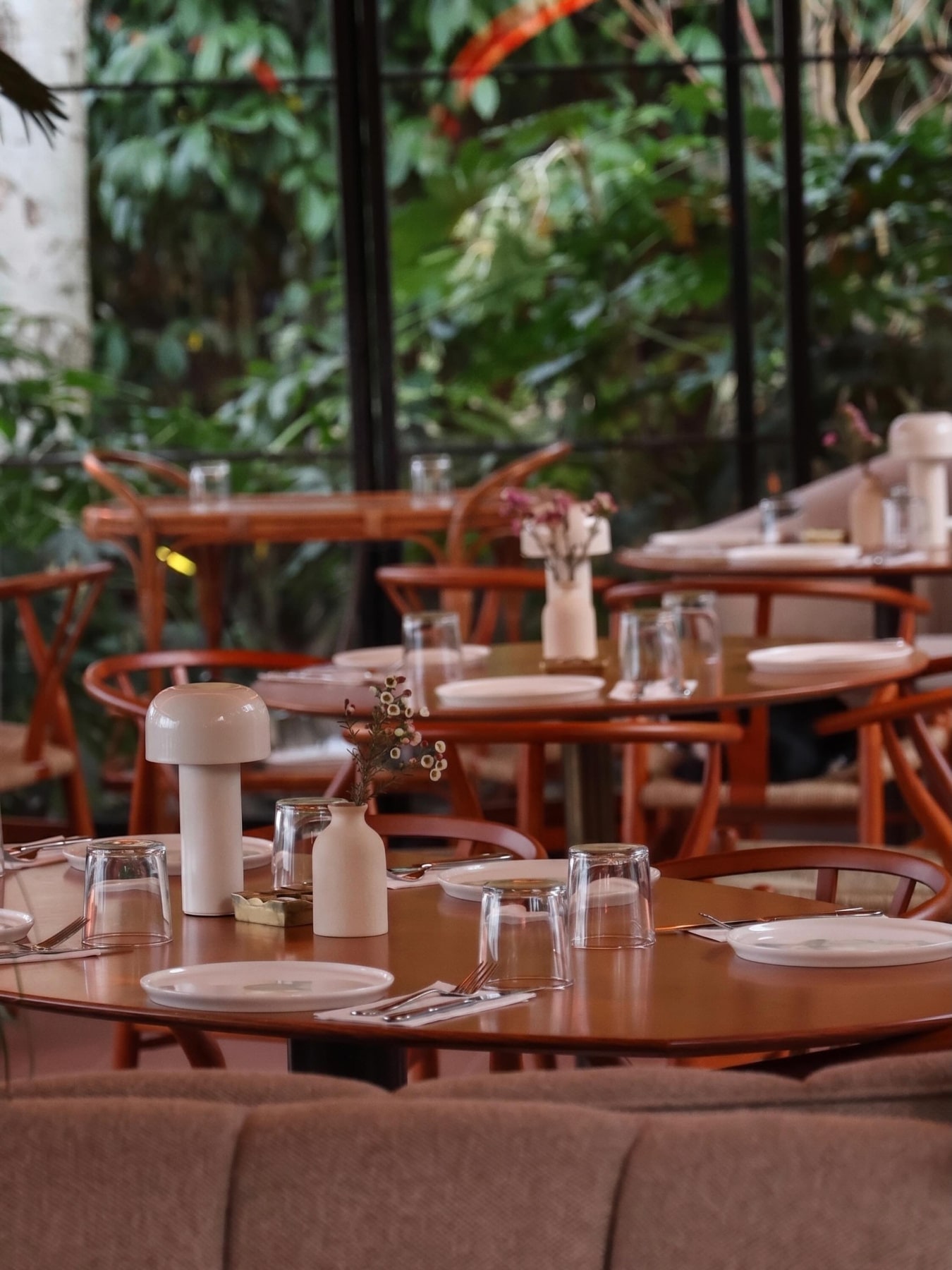 Blend'in Bebek'teki bahçe masaları