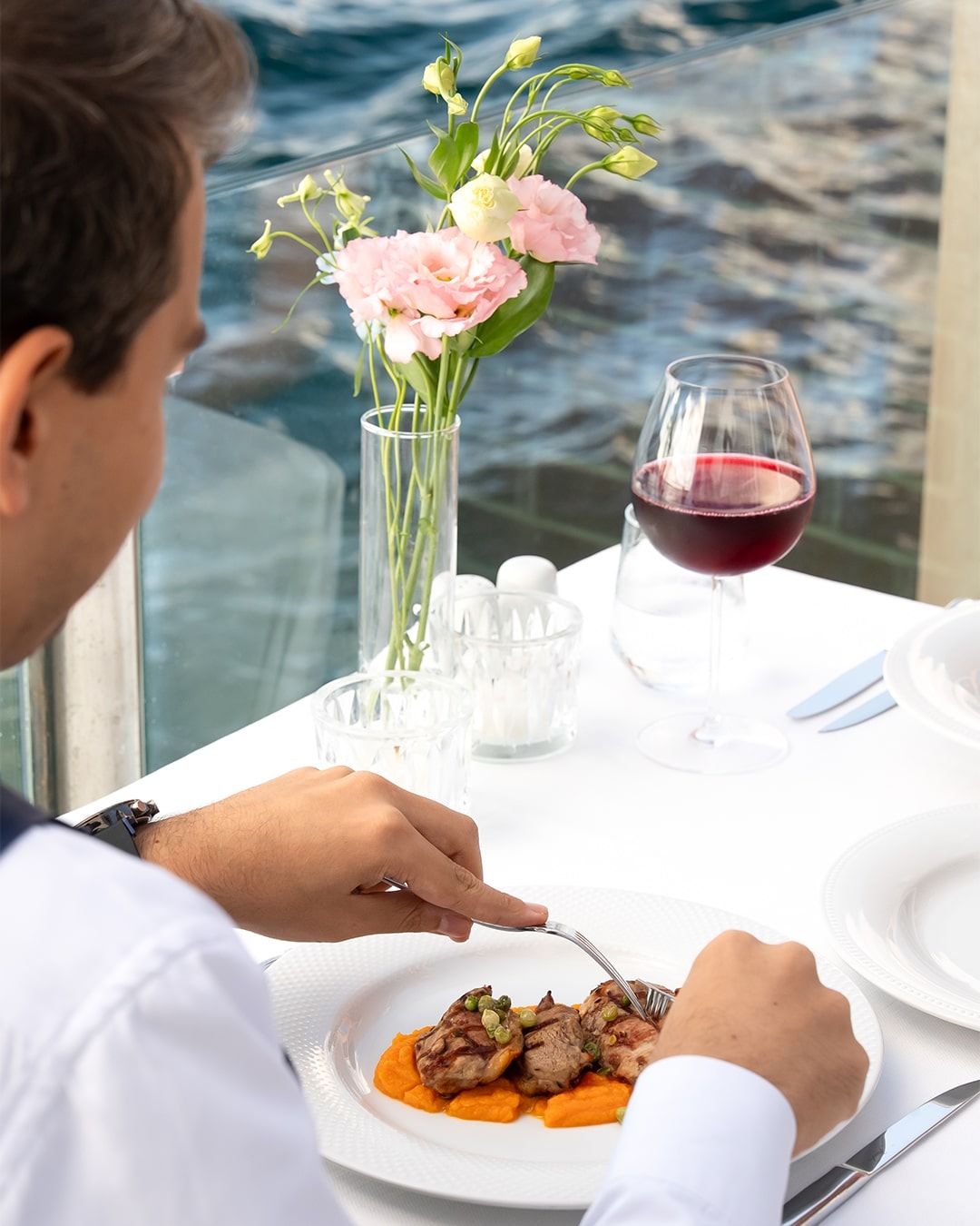 Interior and atmosphere at Boathouse Restaurant, Bosphorus Palace