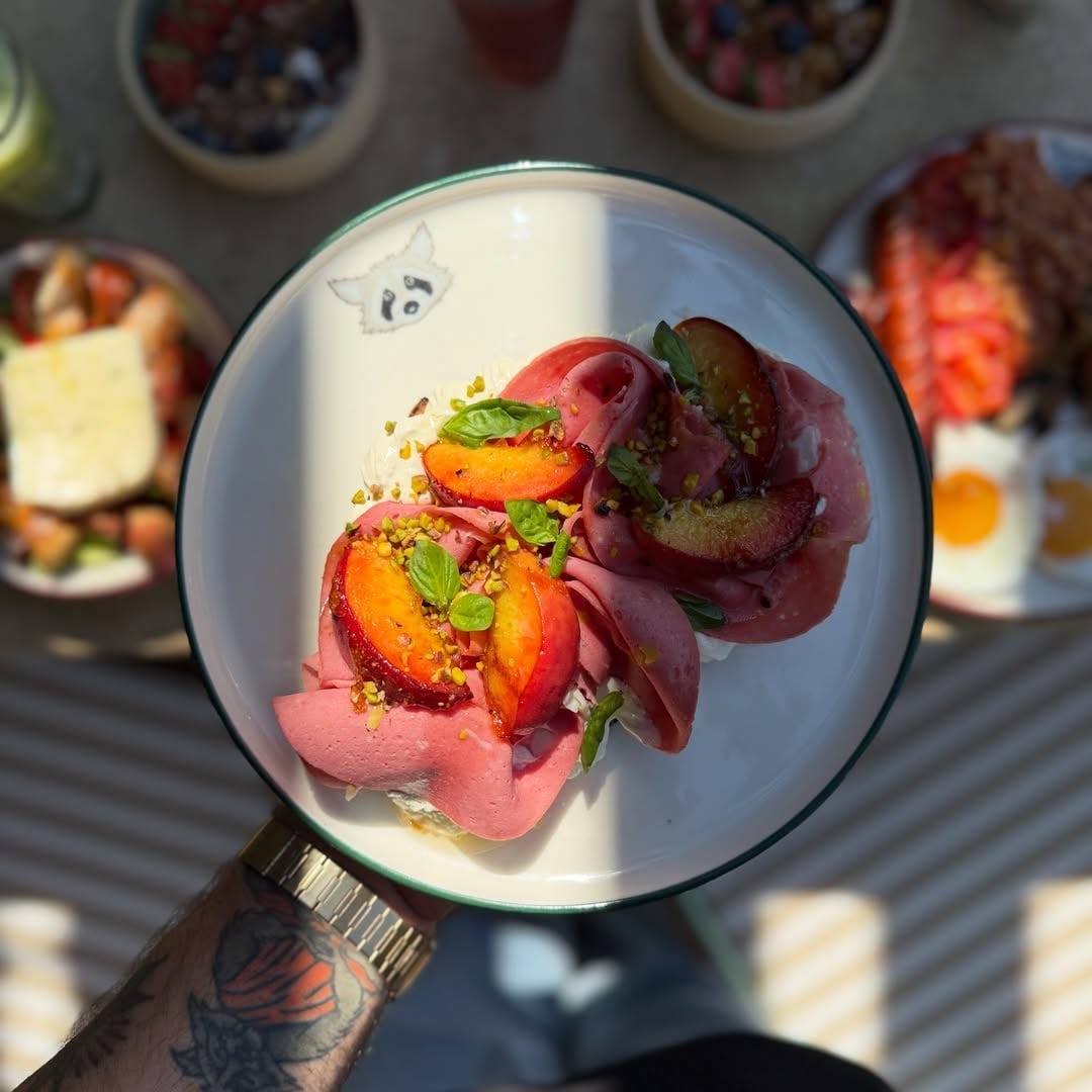 Food and atmosphere at Brekkie
