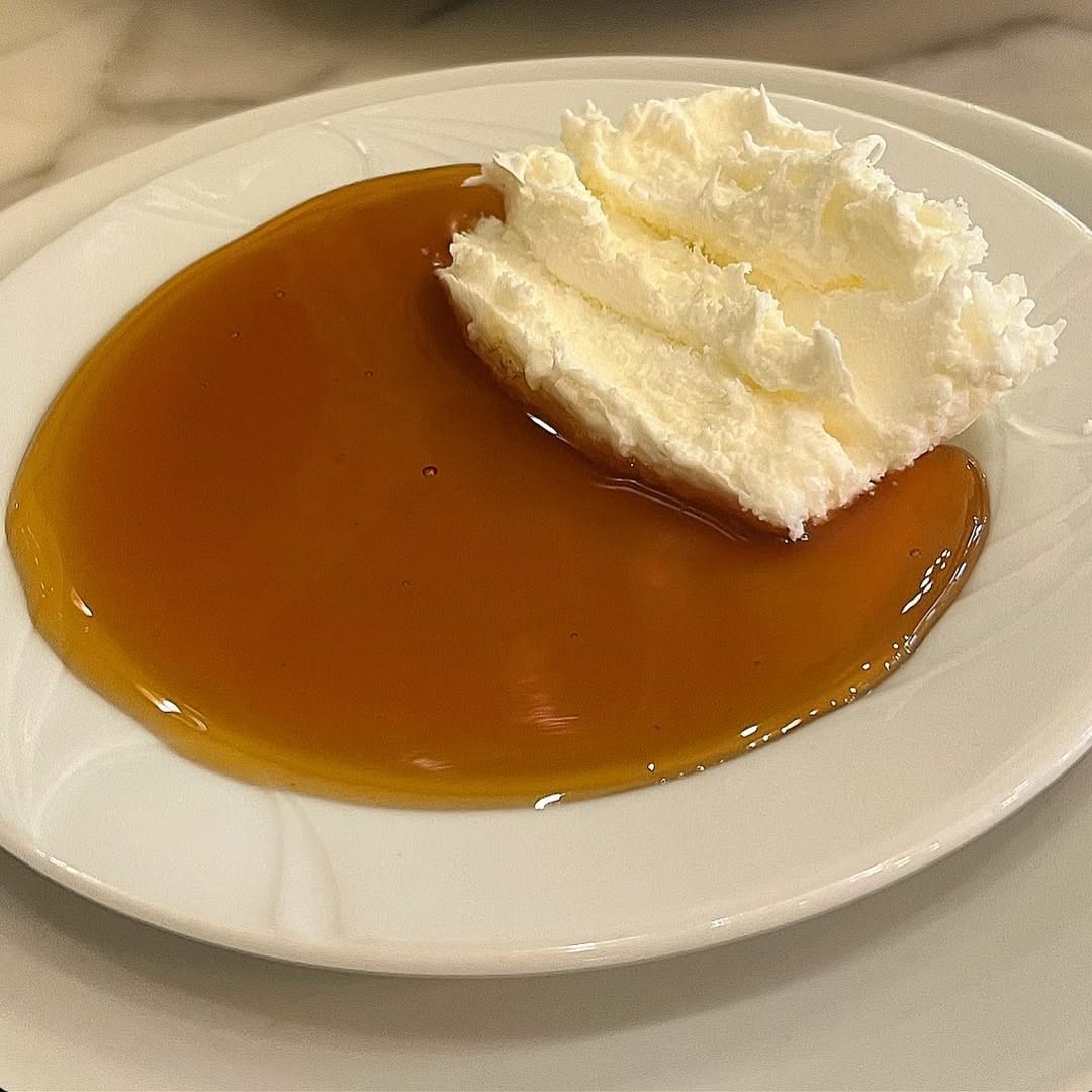 Food and atmosphere at Çakmak Kahvaltı Salonu