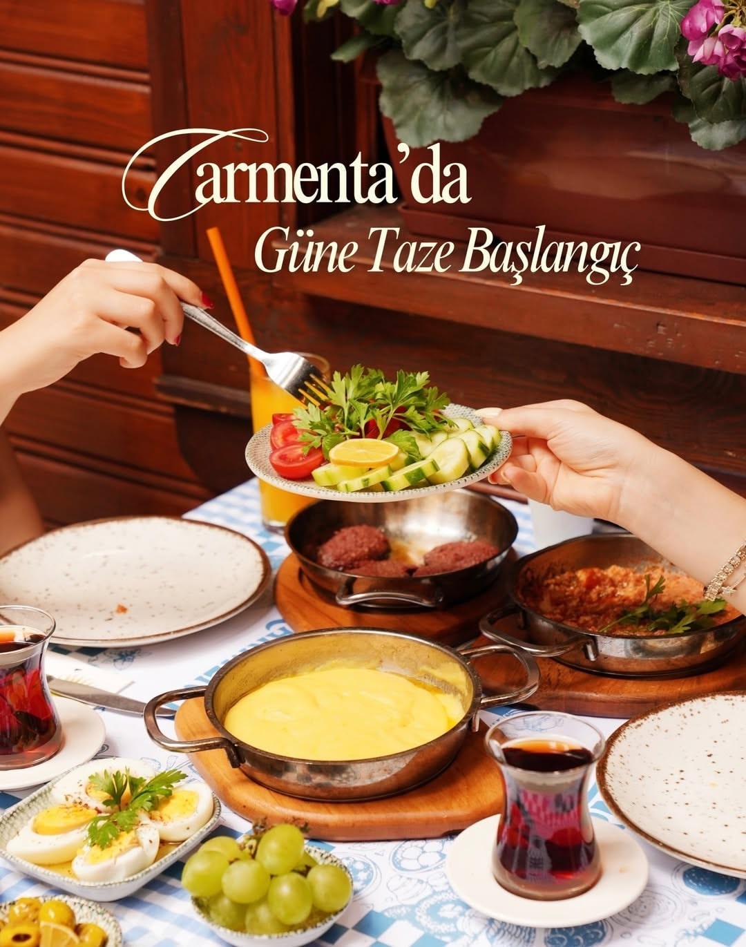 Carmenta Kahvaltı Cafe restoranında yemek ve atmosfer