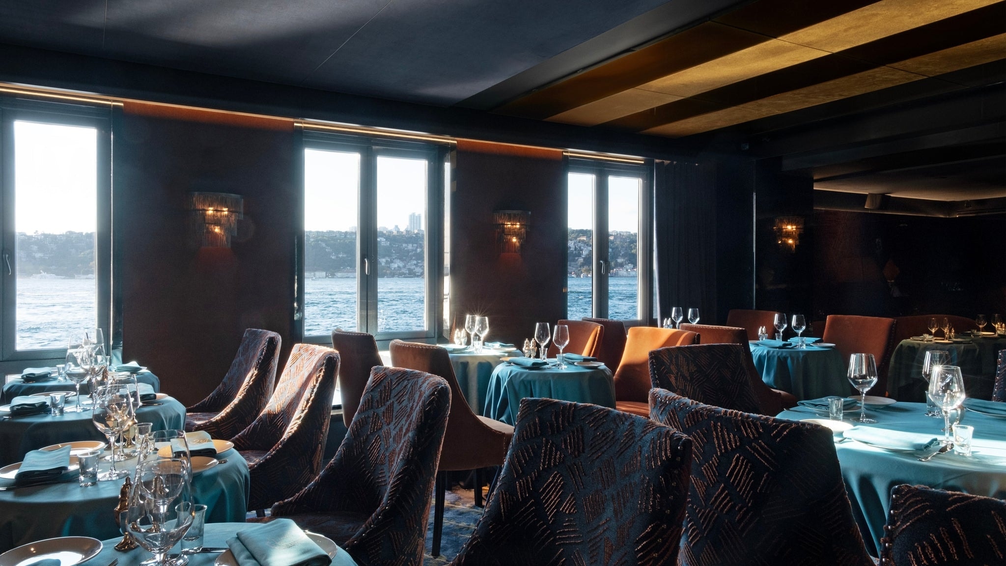 Interior and atmosphere at Caviar Kaspia İstanbul
