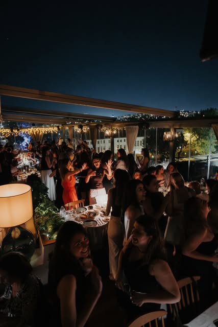 The lively evening atmosphere at Civarda