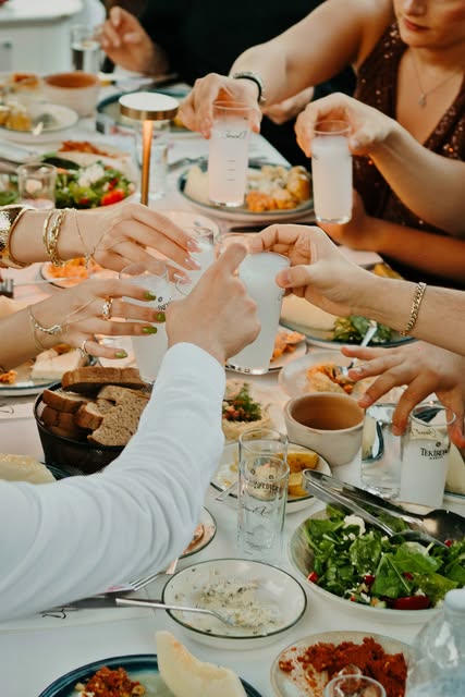 Civarda shared table and rakı service