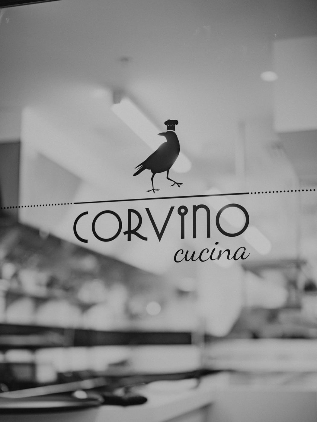 Corvino restoranının özenli iç mekânı ve atmosferi