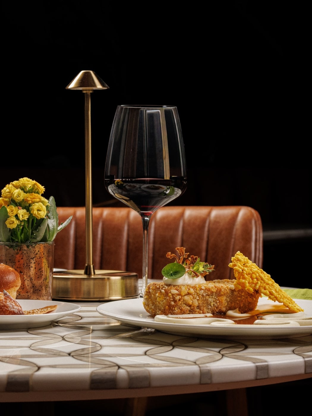 Corvino restoranının özenli iç mekânı ve atmosferi