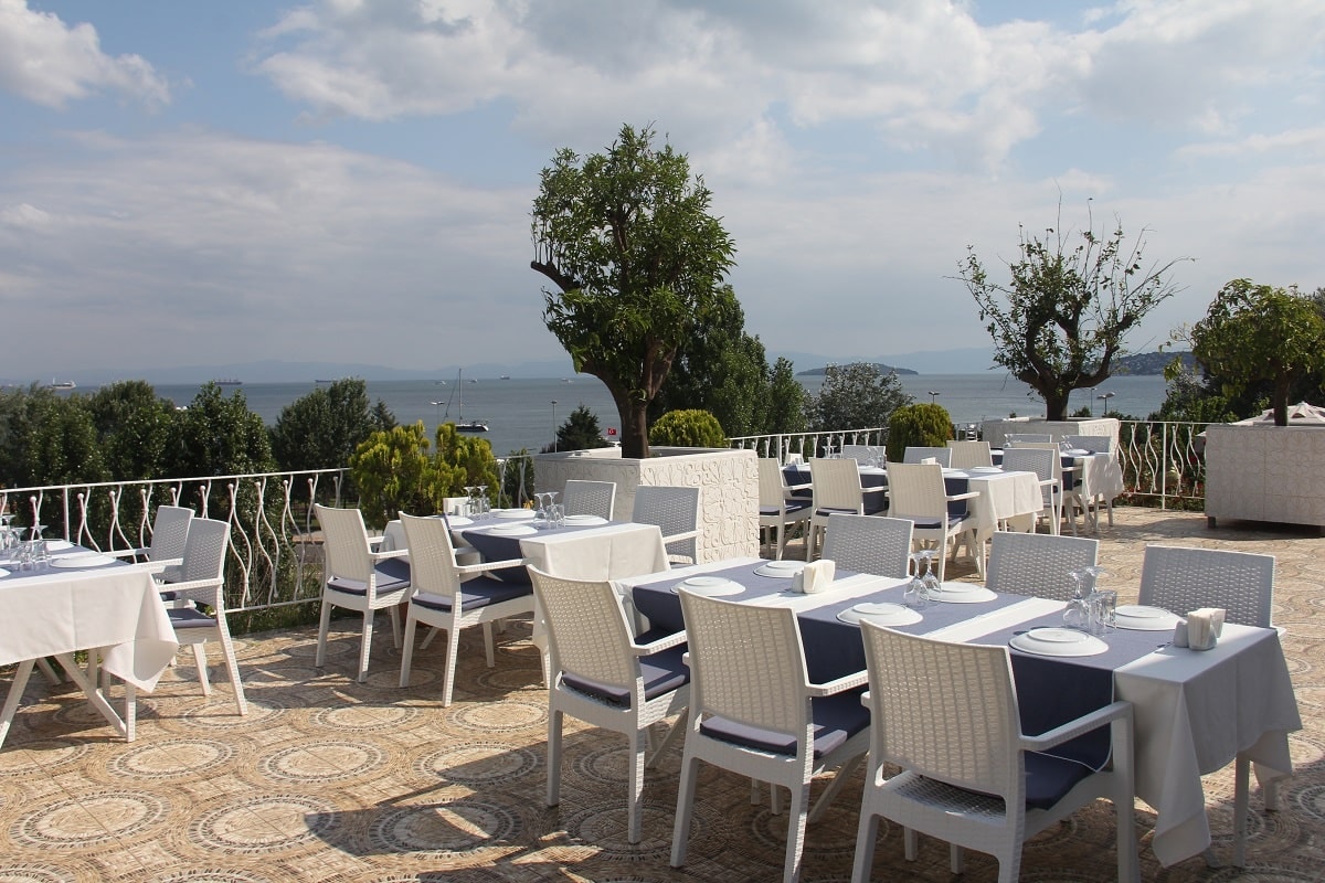 Dragos Balık: the daylight-filled dining room