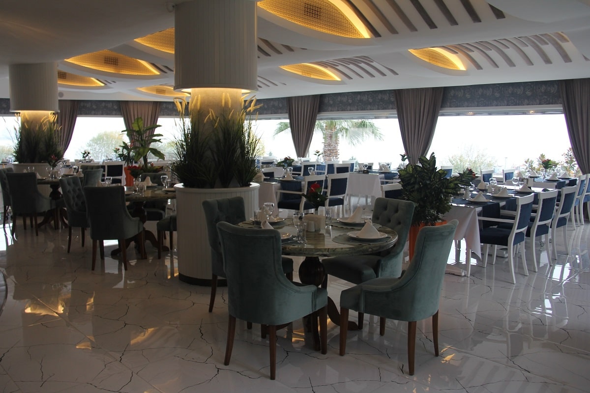 Dragos Balık: the outdoor dining area