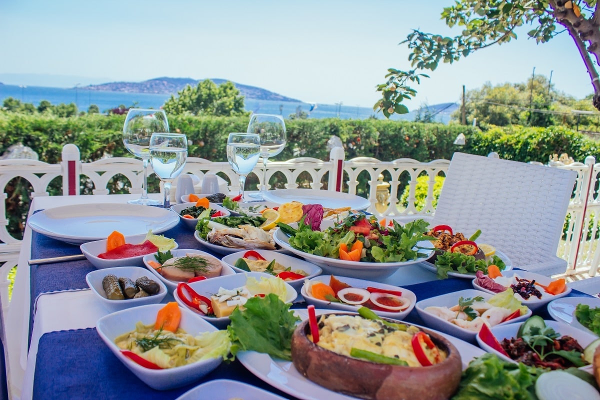 Dragos Balık: a sharing table