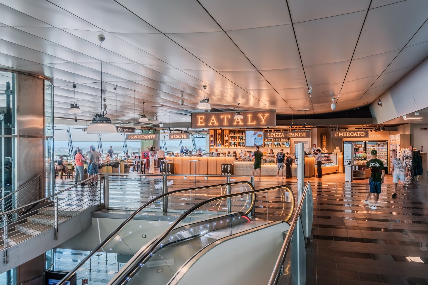 Eataly İstanbul restoranının iç mekânı ve atmosferi
