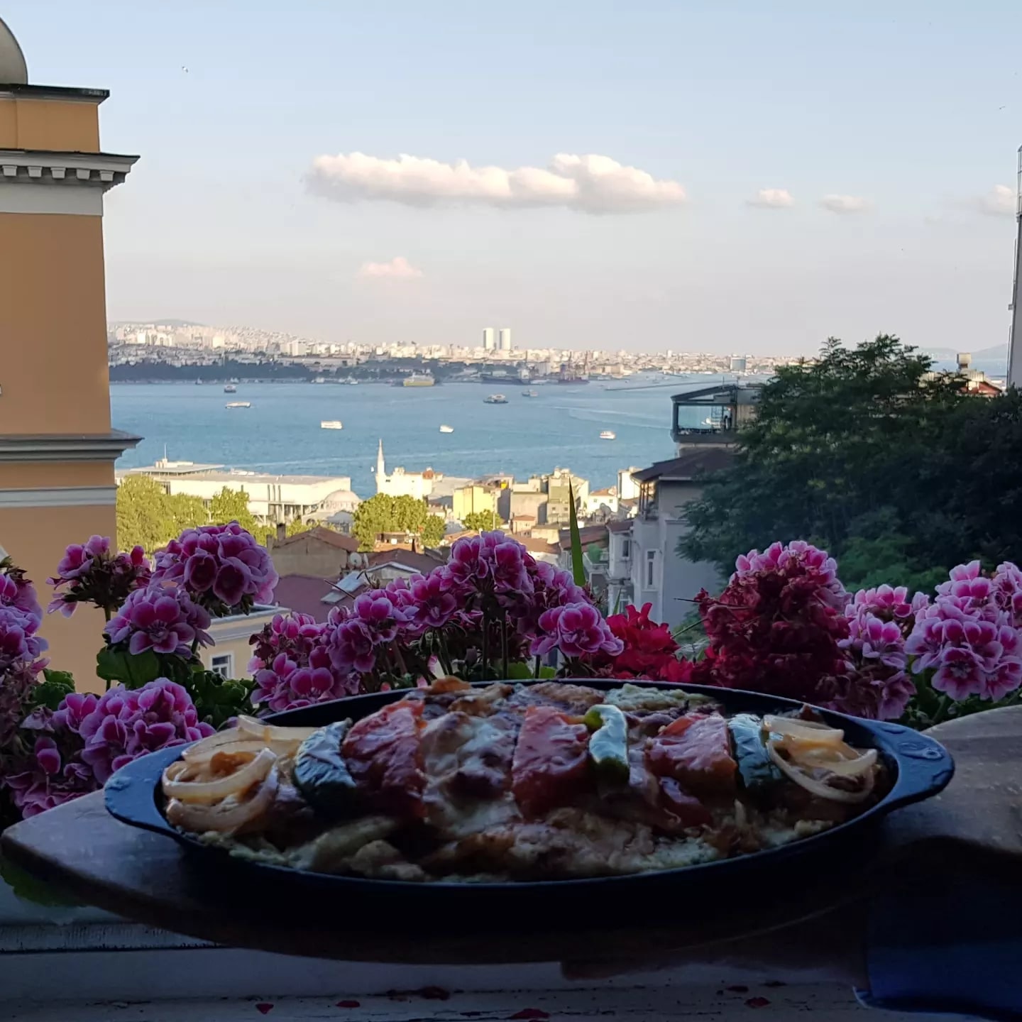 Eleos Beyoğlu: özenli tabak sunumu