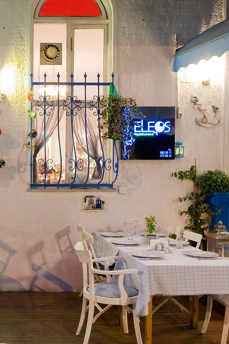 Interior and atmosphere at Eleos Yeşilköy