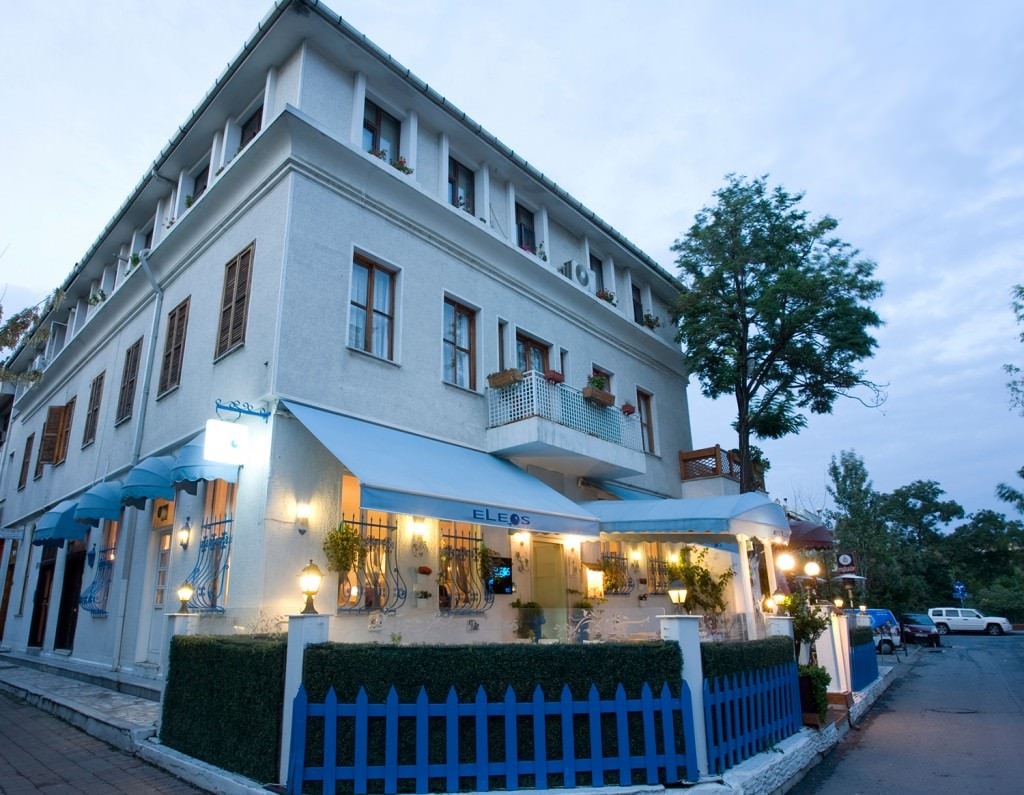 Interior and atmosphere at Eleos Yeşilköy