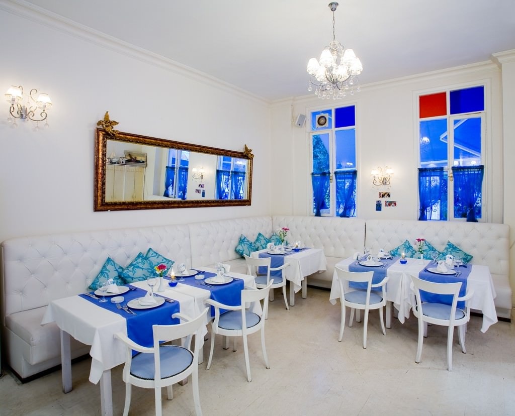 Interior and atmosphere at Eleos Yeşilköy