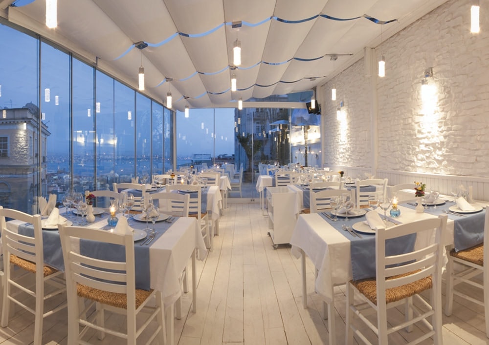 Interior and atmosphere at Eleos Yeşilköy