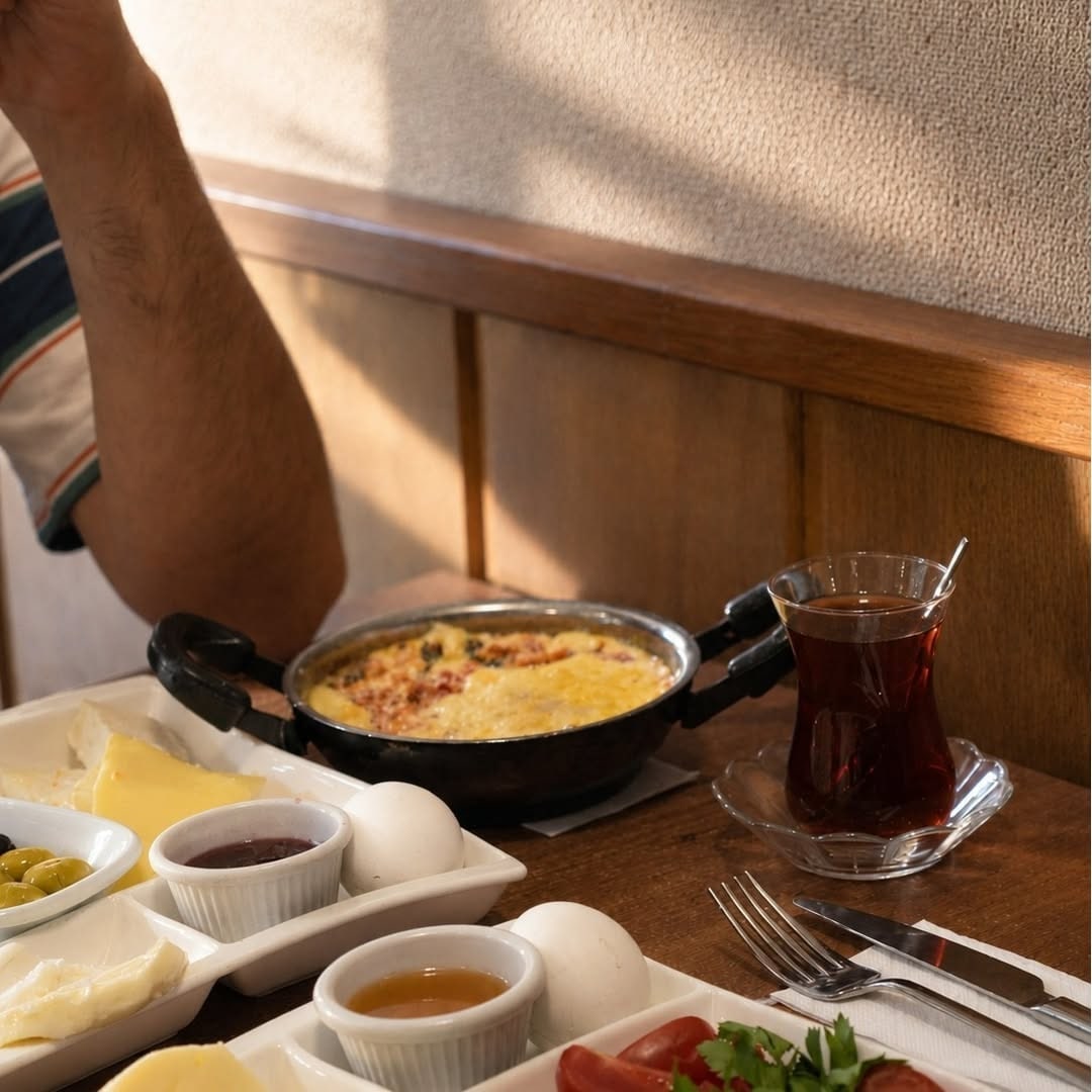 Food and atmosphere at Emek Kafe