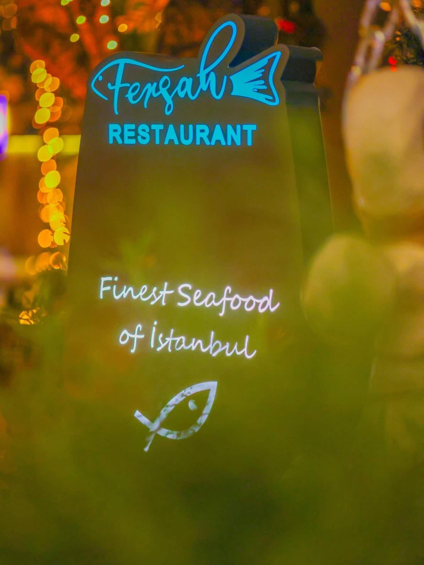 Fersah Restaurant: the dining room and table setting