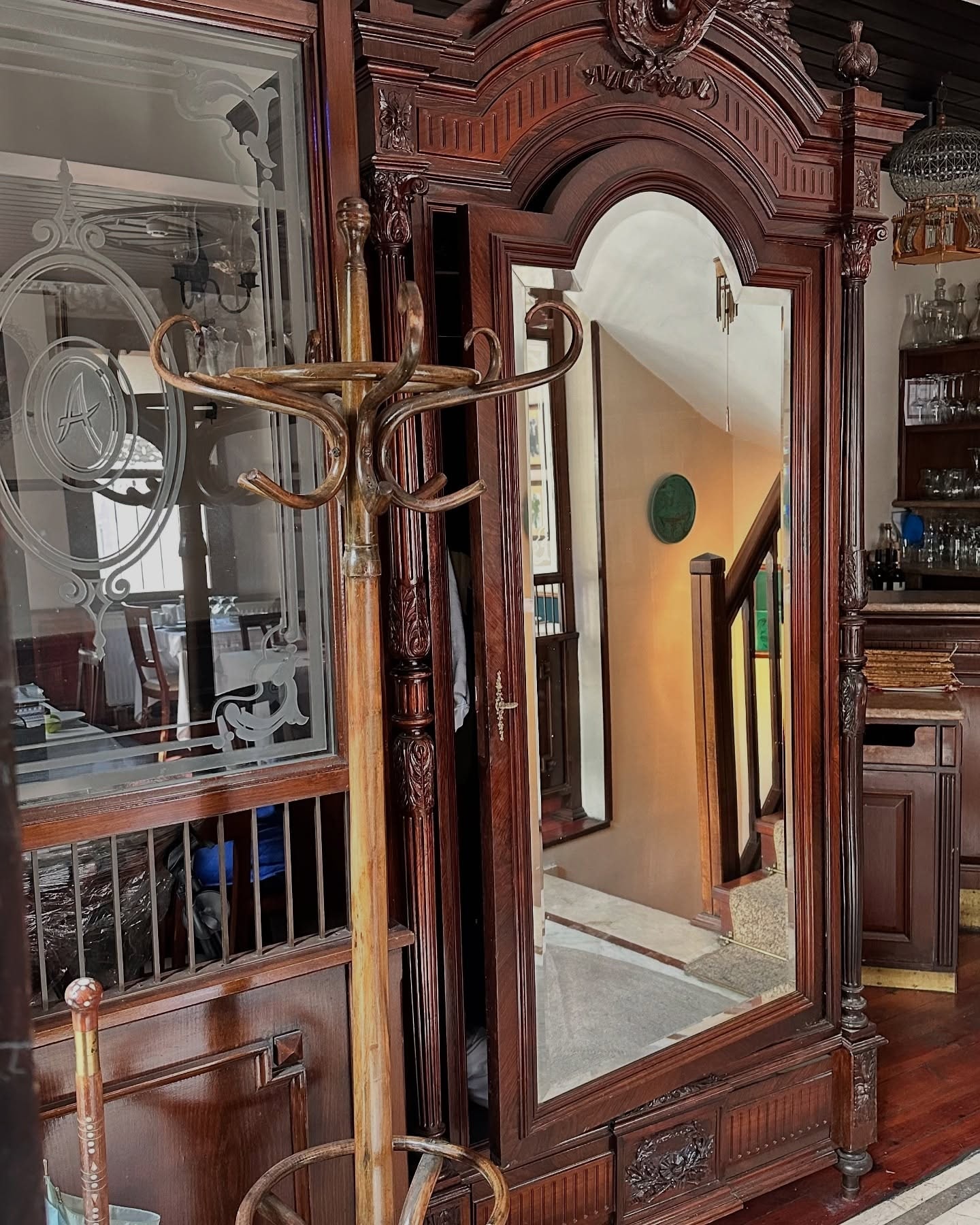 Giritli: the daylight-filled dining room