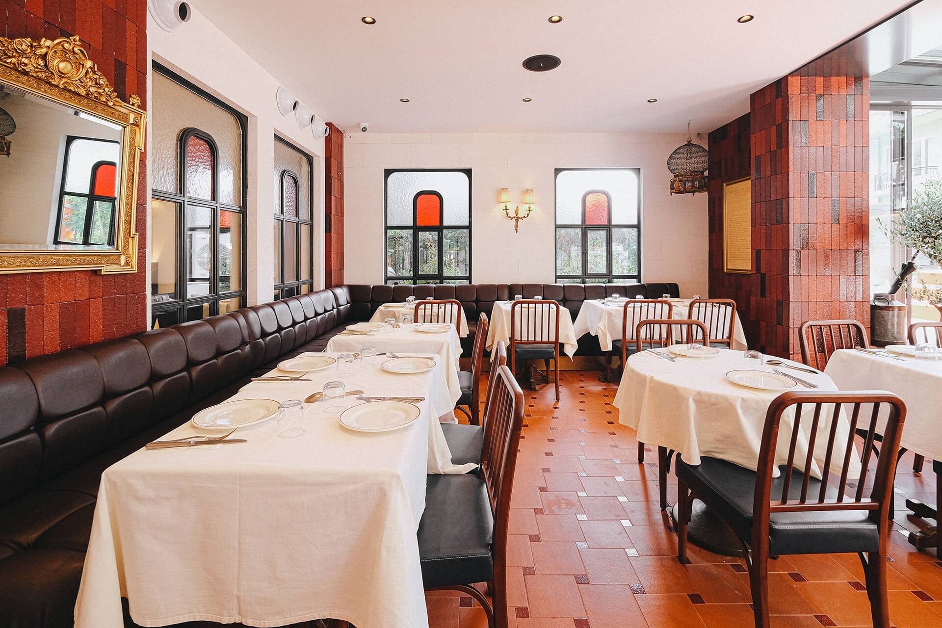 Hunkar's understated and elegant main dining room