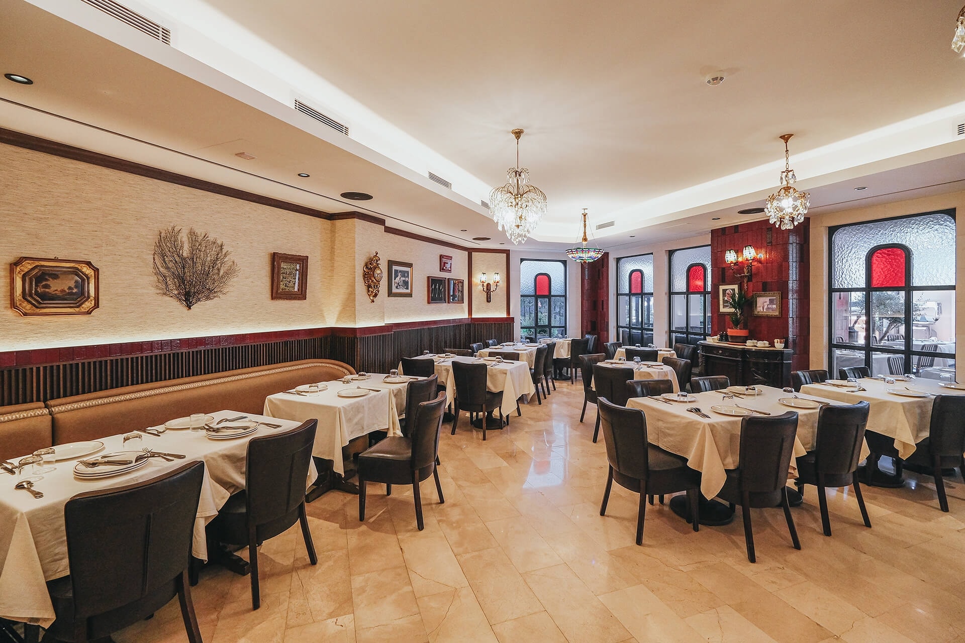 A wide view of the Hunkar Nisantasi dining room